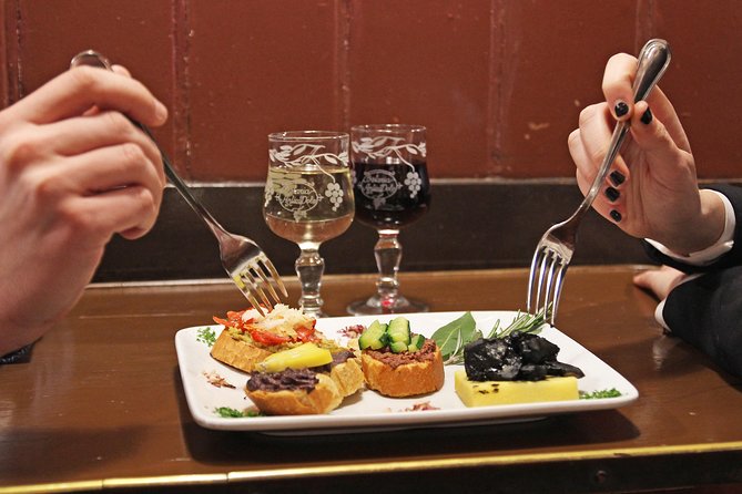 The Secret Venice + Cicheti & Wine Private Tour - San Polo: the food market walk and how the cichetti tasting works