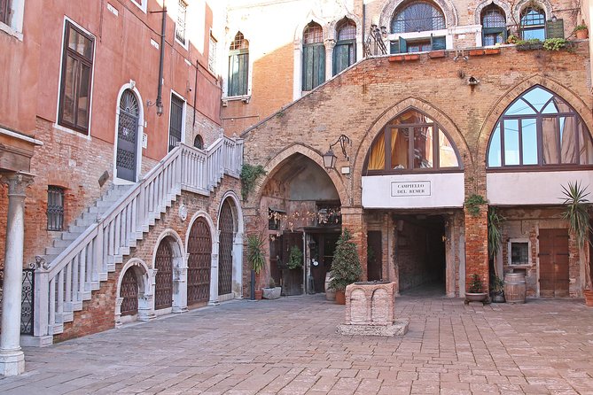 Tour of The Real Hidden Venice - Campo San Giacomo di Rialto: the first lived island of Venice