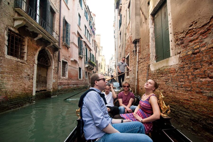 Venetian Private Sandolo tour - Comfort, Rules, and What to Bring (Umbrella, and Nothing Extra)