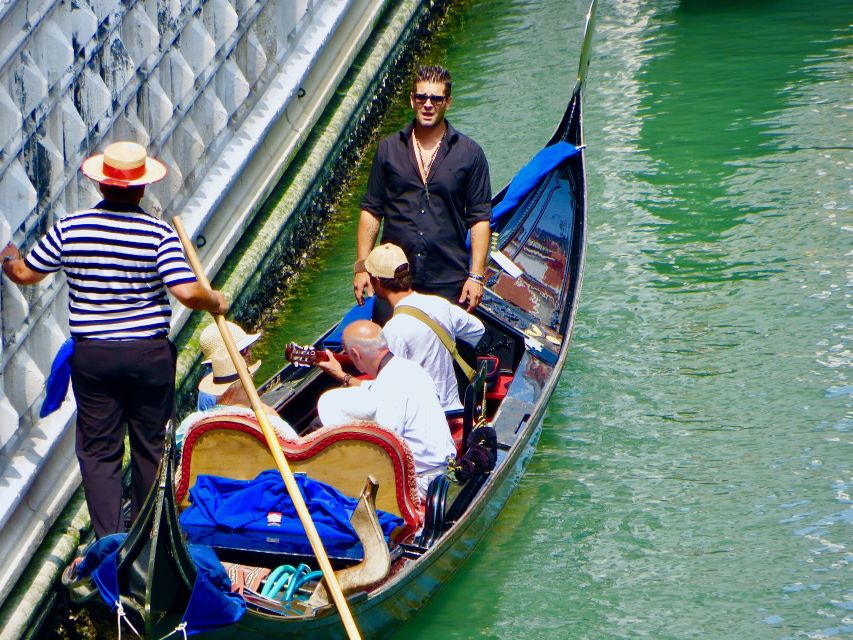 Venice: 30-Minute Gondola Ride on Grand Canal with Serenade - How long it takes, and the sunset strategy that actually helps