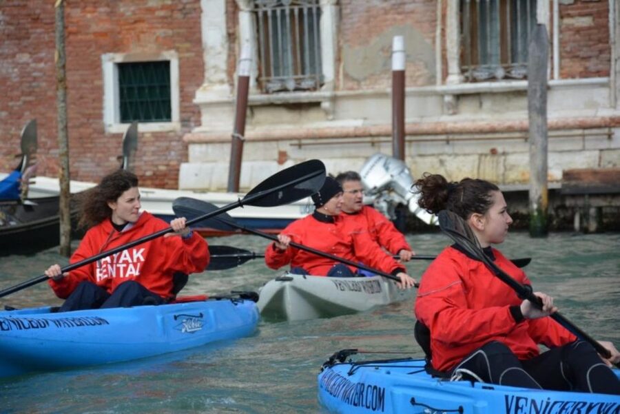 Venice: 60' Quick Kayak Tour of Venice with guide - Sustainable Tourism on the Water, Without the Hype