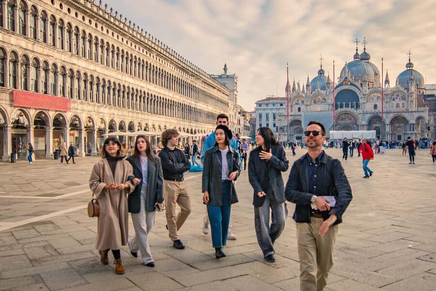 Venice: Byzantine Tour and Skip-the-Line St Mark's Basilica - Gondola option in the afternoon, when it’s worth adding