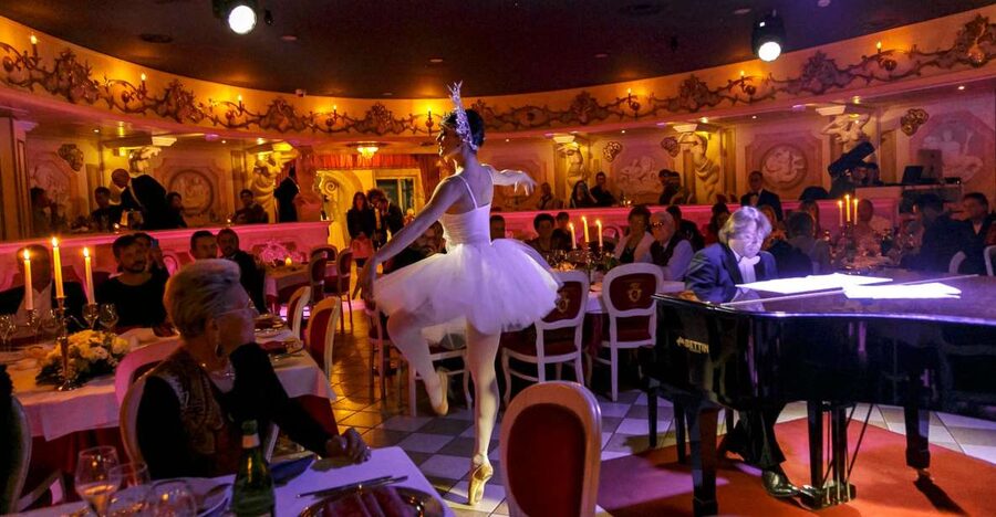 Venice: Cabaret Dinner Show - Getting There From Venice Old Town Without Stress