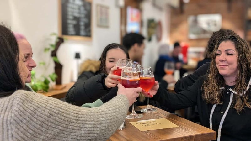 Venice: Cicchetti, Spritz, and Wine Tour in Ghetto Ebraico - What you’ll actually eat and drink: spritz plus Venetian classics
