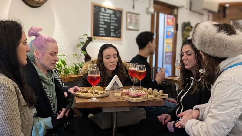 Venice: Cicchetti, Spritz, and Wine Tour in Ghetto Ebraico - The guide effect: stories that make the Ghetto make sense