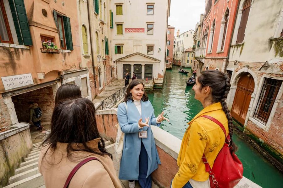 Venice: Cicchetti, Spritz, and Wine Tour in Ghetto Ebraico - Where you start at Gam Gam and how the 2-hour loop works