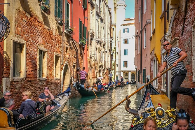 Venice: Classic 30-Minute Gondola Ride Through the Canals - Silent-by-Design, What You’ll Hear Instead of a Narration
