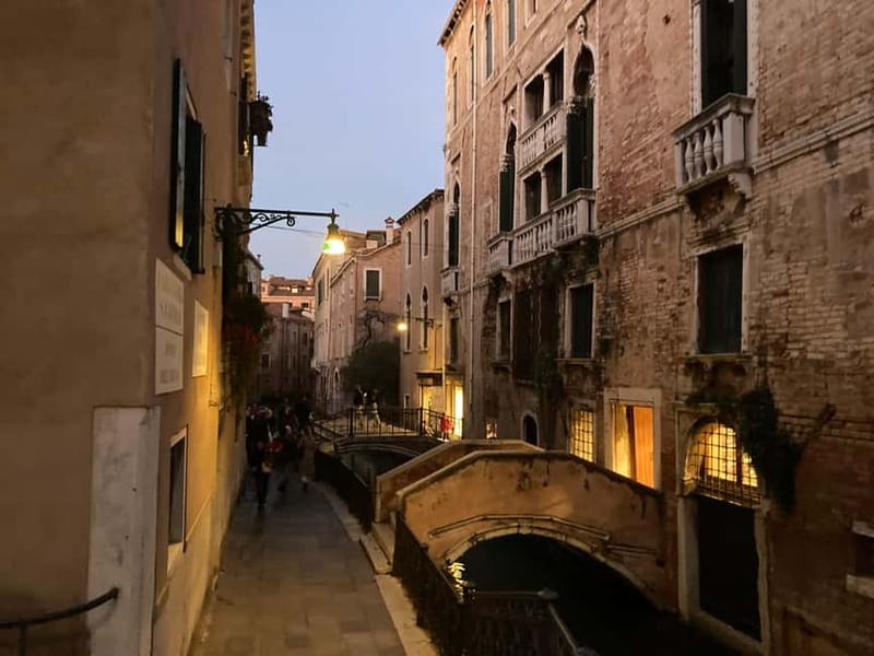 Venice: Crimes, Legends, and Mysteries Sunset Tour - San Polo at Sunset: Crime Stories Made for Walking
