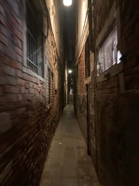 Venice: Crimes, Legends, and Mysteries Sunset Tour - Should You Book This Sunset Crime Tour in San Polo?