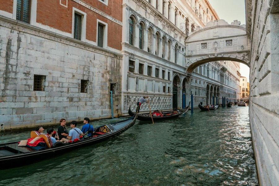 Venice: Doge's Palace and Basilica Tour with Gondola Ride - Key Things You’ll Notice on This Venice Tour
