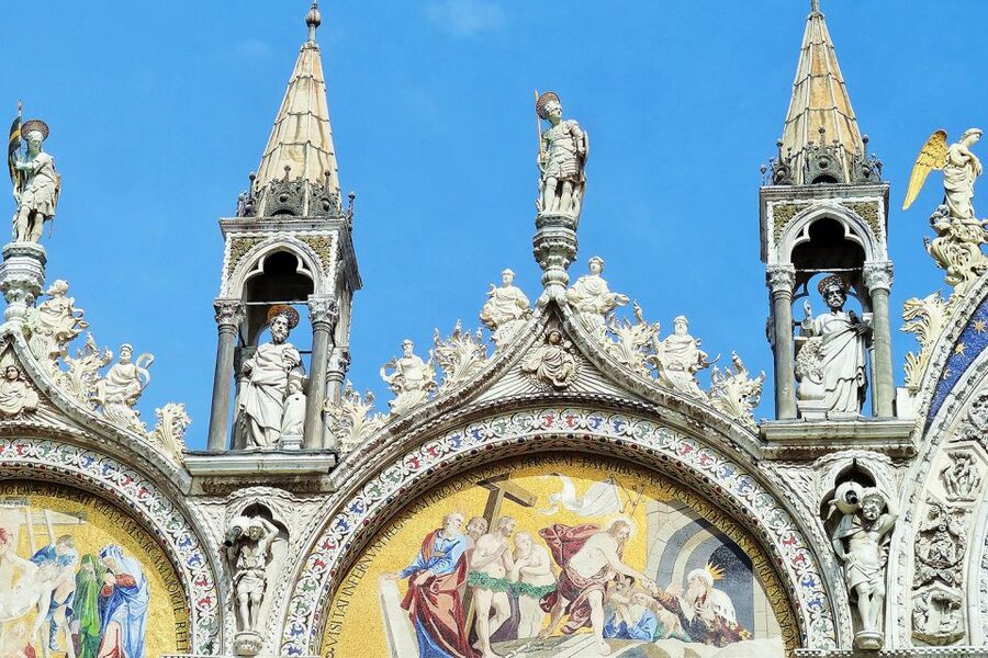 Venice: Doge's Palace and Basilica Tour with Gondola Ride - Getting Into St Mark’s Basilica, Museum, and Terrace Fast