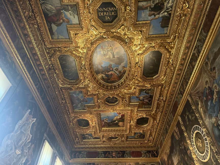 Venice Doge's Palace and St Mark's Basilica Guided Tour - Ponte dei Sospiri: the quick stop with a strong story