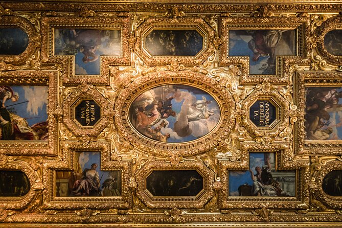 Venice Doge's Palace Guided Tour & SECRET ITINERARIES Option - How the headsets help, and the one failure point to watch