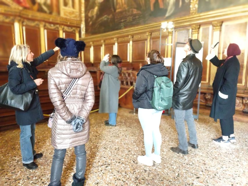 Venice: Doge's Palace Guided Tour with Optional Gondola Ride - Timing and crowd reality: rain, high tide, and occasional site changes