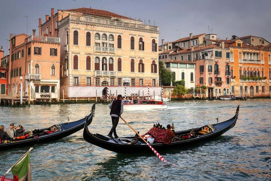 Venice: Doge's Palace Guided Tour with Optional Gondola Ride - Getting started at St. Mark’s Square, and why the meeting spot matters
