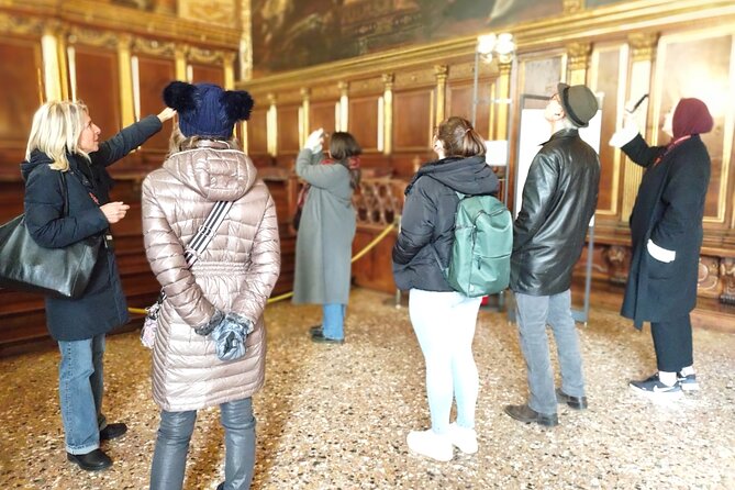 Venice: Doge's Palace Guided Tour With Tickets & Optional Gondola - Bridge of Sighs: The Prison Connection and Casanova’s Name
