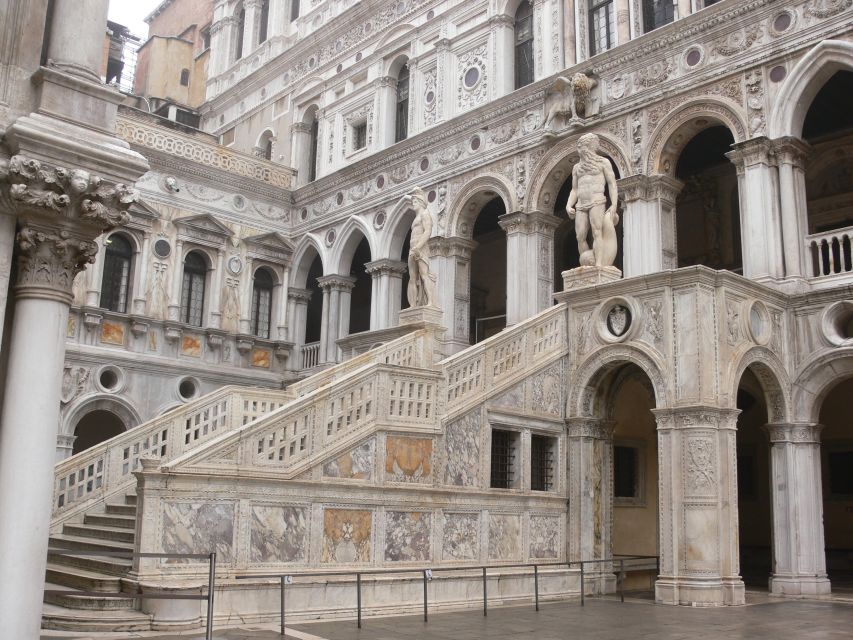 Venice: Doge's Palace Skip-the-Line Guided Tour - Guide languages and the style you’ll hear in the rooms