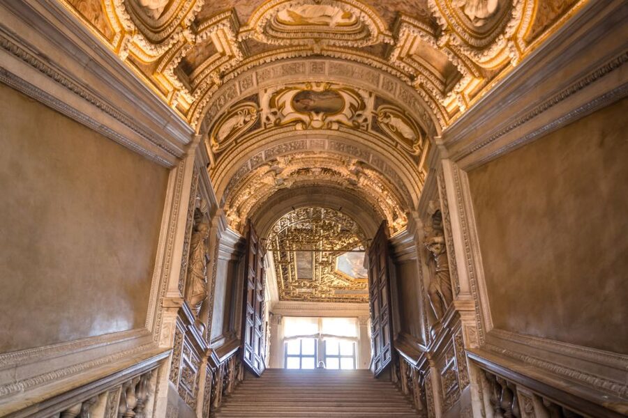 Venice: Doge's Palace Skip-the-Line Ticket with Guidebook - Inside Doge’s Palace: art, government rooms, and long corridors