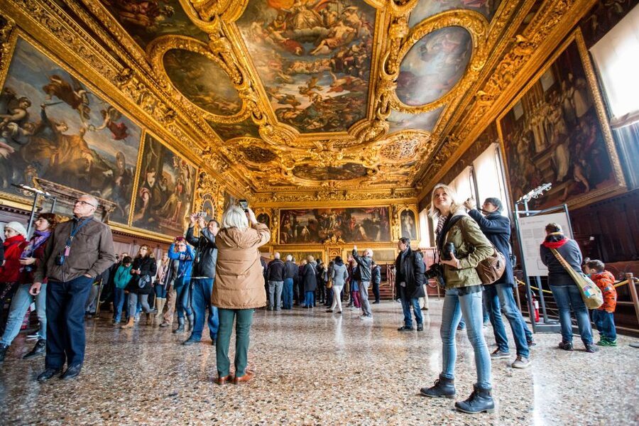 Venice: Doge's Palace Skip-the-Line Tour with Prisons - Guides: Why the Right Voice Makes the Difference