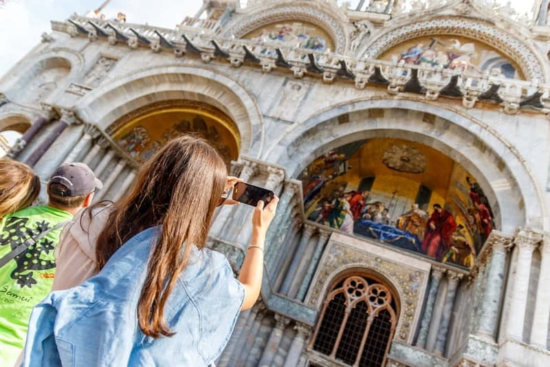 Venice: Doge's Palace, St Mark's Basilica, and Pala d'Oro - Languages, group size, and what you gain from a live guide