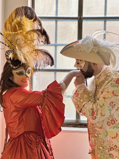 Venice: Dress-Up Experience - Professional Photo Moment, Plus Time for Your Own Camera