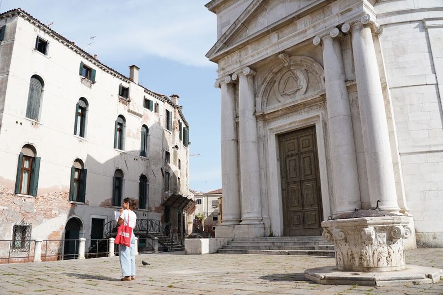 Venice: Food Tasting Tour with Cicchetti Dishes and Wine - What you actually taste: classic Venetian cicchetti, from black ink to baccalà