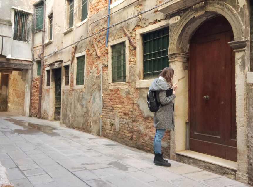 Venice: Ghetto Highlights and Cannaregio Walking Tour - Ponte Chiodo and the Boat Workshop View That Feels Like a Side Door to Venice