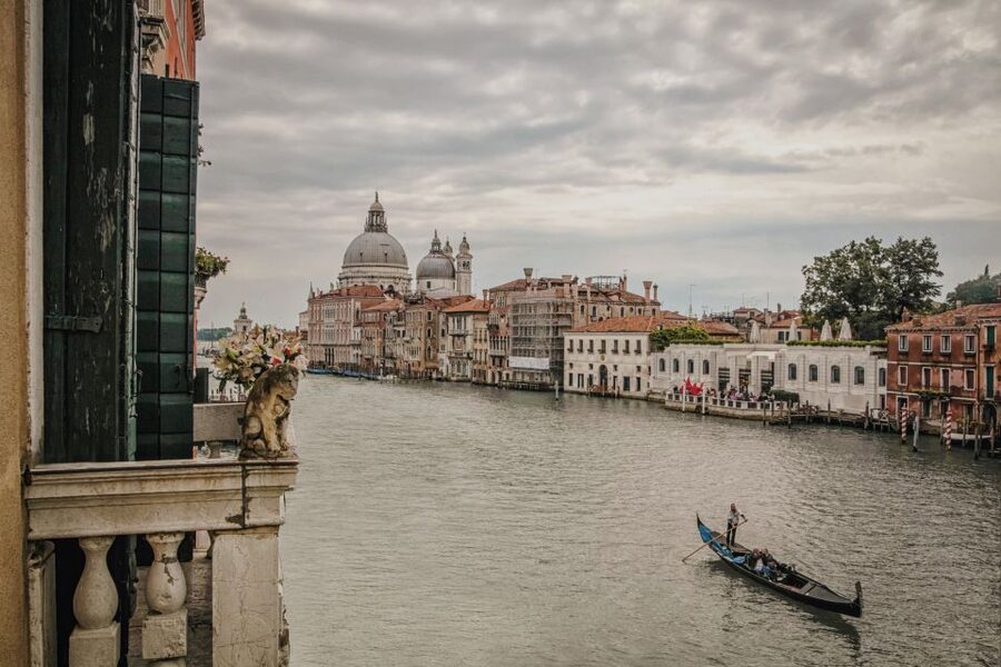 Venice: Gondola Ride and a Gala Dinner in a Venetian Palace - Boarding the Private Gondola: What Happens Near Museo DellAccademia