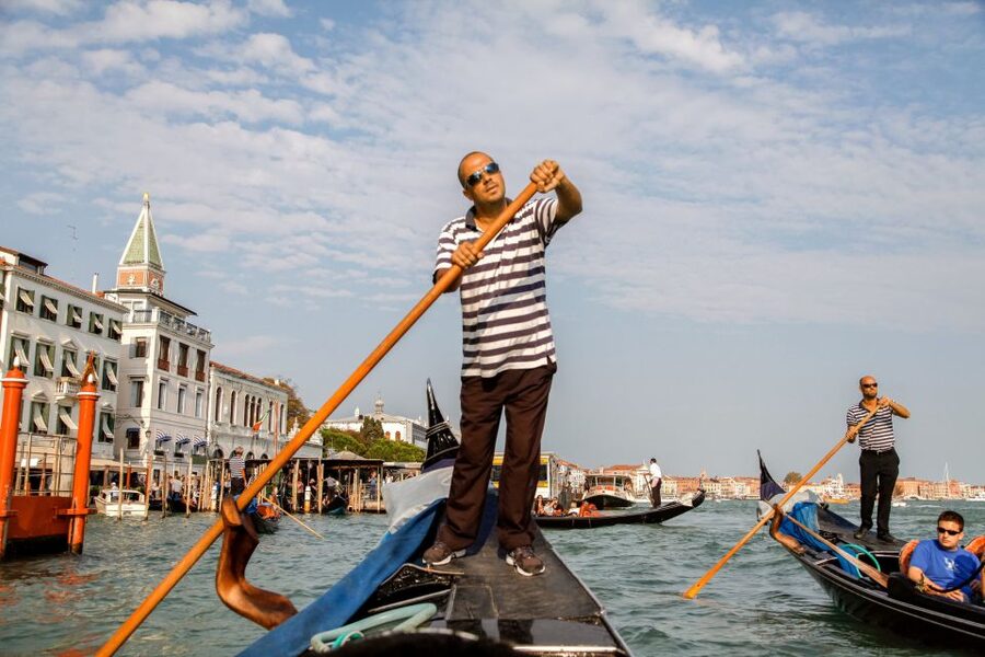 Venice: Gondola Ride with Live Guide or Audio Guide - Should You Book This Gondola Ride?