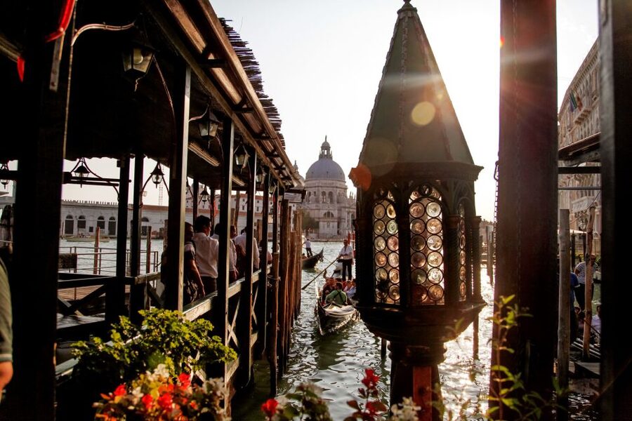 Venice: Gondola Ride with Live Guide or Audio Guide - Key Points Worth Booking For