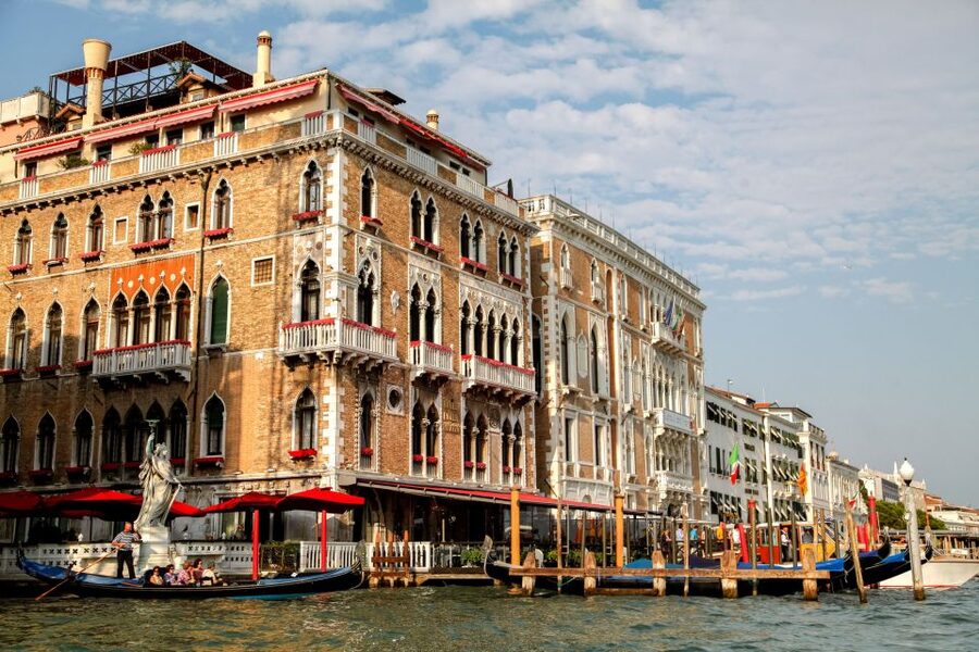 Venice: Gondola Ride with Live Guide or Audio Guide - Who This Gondola Ride Works For, and Who Should Skip It