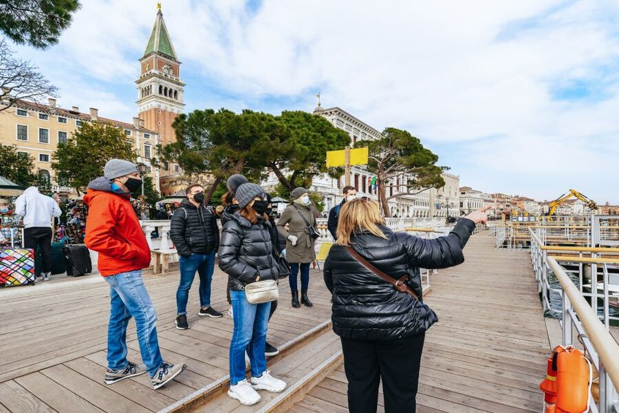 Venice: Grand Canal Boat Tour - La Madonna Della Salute, a Religious Landmark With Proper Scale