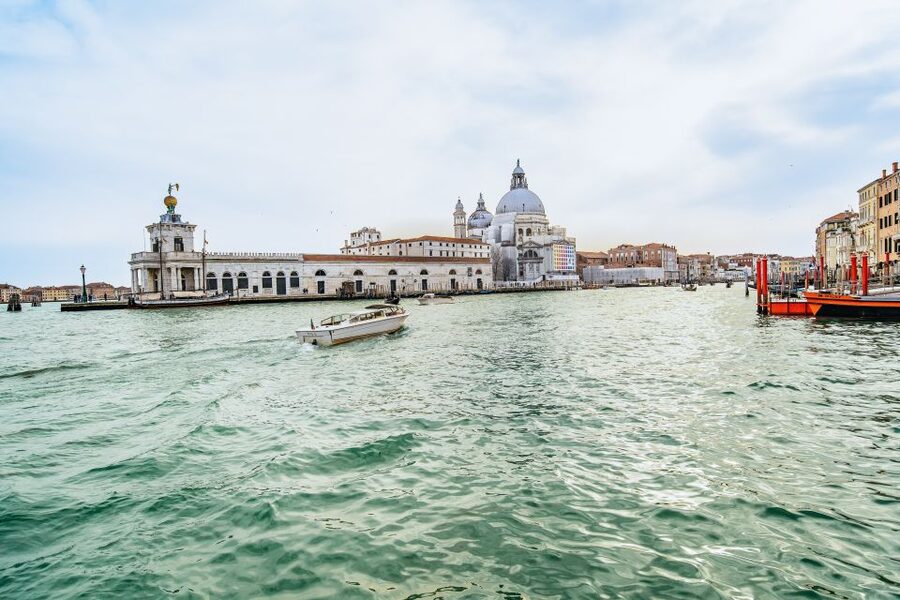 Venice: Grand Canal Boat Tour - Institutions, the Casino Scene, and Palaces Like Ca’ Vendramin and Ca’ Pisani Moretta