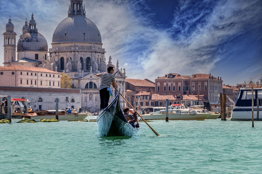 Venice: Grand Canal by Gondola with Live Commentary - Key Points You Will Feel Right Away
