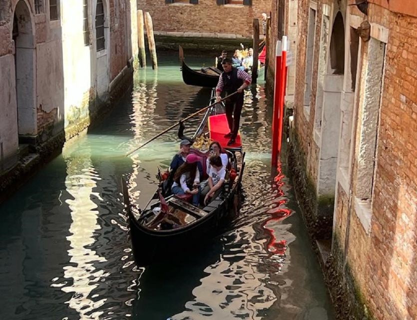 Venice: Grand Canal by Gondola with Live Commentary - Stop by Stop, What the Experience Feels Like