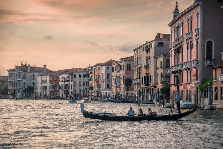 Venice: Grand Canal by Gondola with Live Commentary - Gondola Gallery: The Craft Stop That Turns the Ride Into Understanding