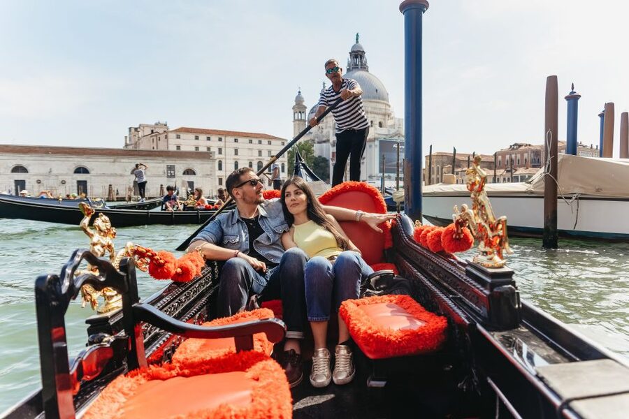 Venice: Grand Canal Gondola Ride with App Commentary - Listening to Venice in your ear: in-app commentary that guides your sights