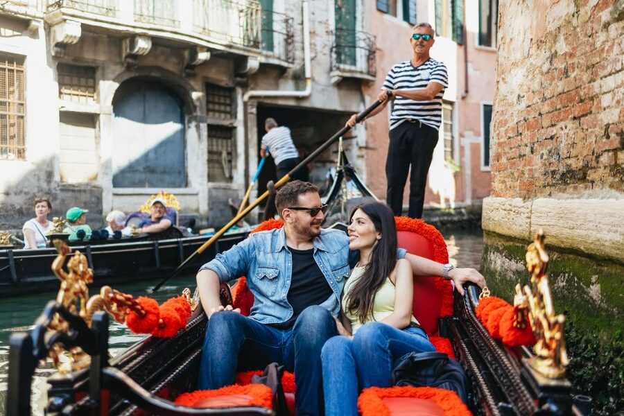 Venice: Grand Canal Gondola Ride with App Commentary - Slip into the smaller waterways: why the gondola route feels more Venetian