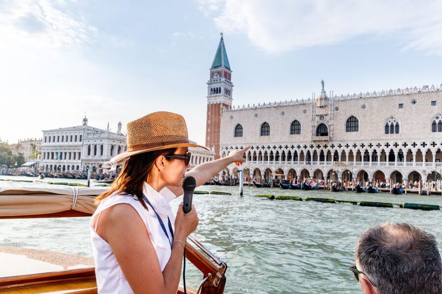 Venice: Grand Canal Private Boat Trip - The 60-Minute Route: Grand Canal First, Then Giudecca and Quiet Backwaters