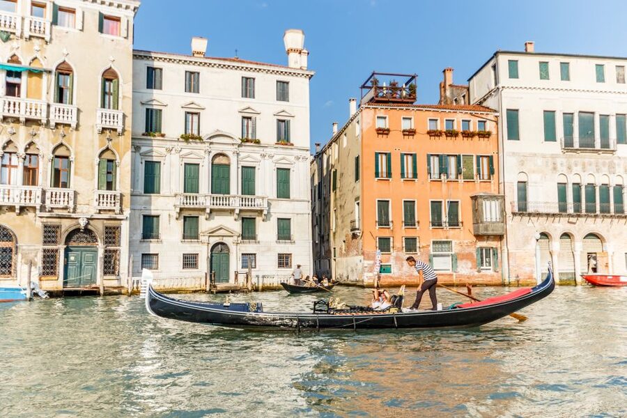 Venice: Grand Canal Private Boat Trip - Seats, Sun, Noise, and Photo Tips for a Better 1 Hour