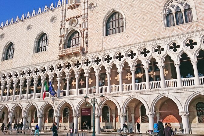 Venice highlights and hidden gems Small Group walking tour - Price and group size: what $24 buys you