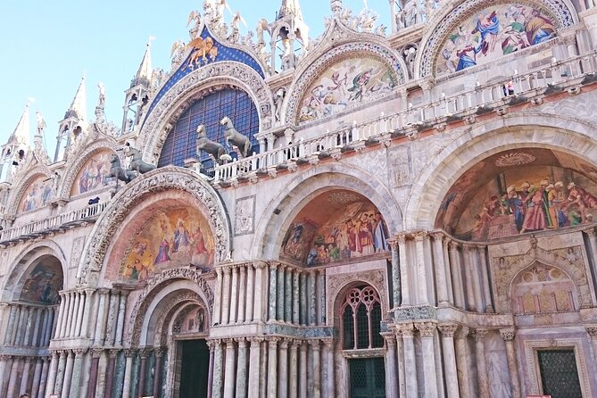 Venice highlights and hidden gems Small Group walking tour - Meeting at Campiello dei Squelini: find the colored wall