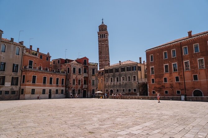 Venice: Holy Heist Self-Guided Adventure & Walking Game - How the Holy Heist story plays on your phone