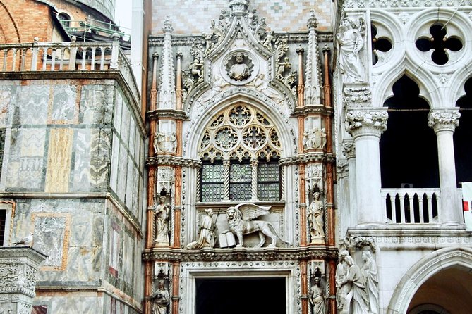 Venice in a Day: The Main Highlights of the City - The Gondola Ride at 3:00 or 5:15: Short, Shared, and Worth Planning For