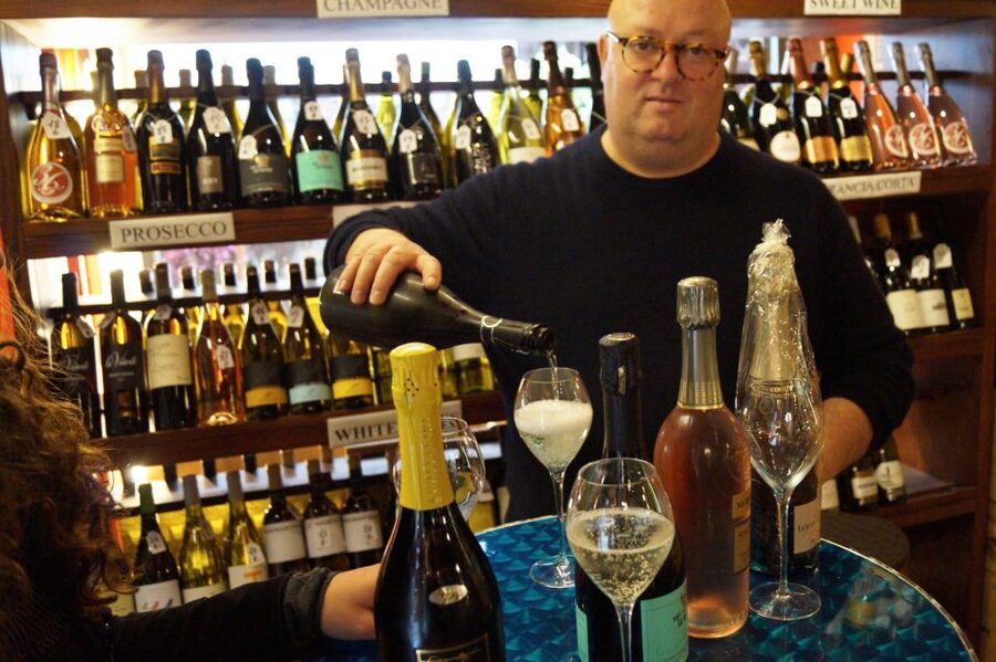 Venice: Italian Prosecco or Red Wine Tasting Expereince - The Small-Group Advantage Near San Marco, and Why It Feels Like a Living Room