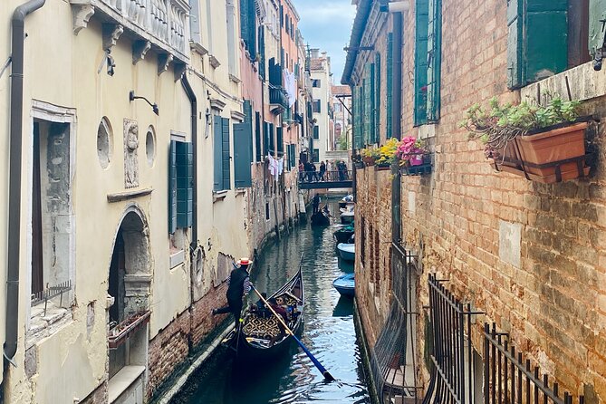 Venice: Jewish Ghetto & Cannaregio Area Food Tour: Pasta Wine Gelato and More! - Drinks, alcohol, and handling non-drinkers