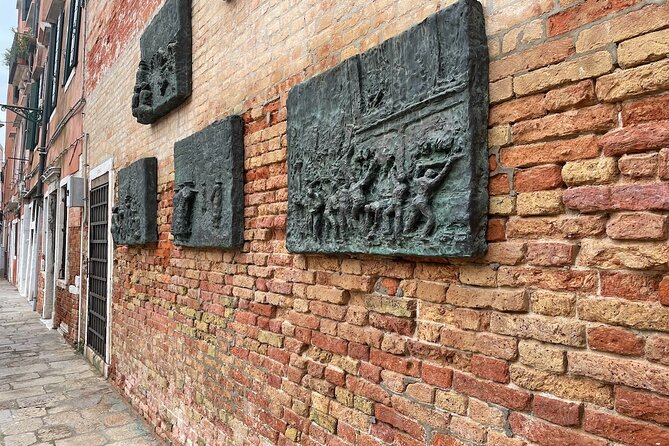 Venice: Jewish Ghetto Walking Tour with Synagogues Visit - Inside the Levantine and Spanish Synagogues: What Makes the Visit Different