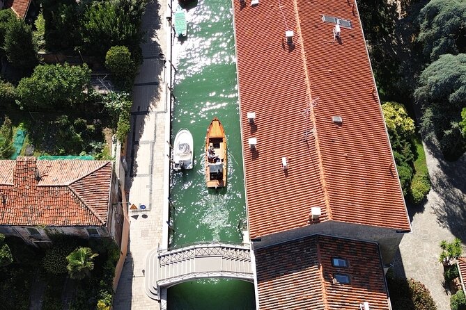 Venice Lagoon Tour with Historic Venetian Boat - The One-Hour Reality, Plus What to Wear for Venice Lagoon Weather