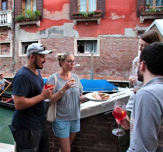 Venice: Local Secrets of Venice Tapas & Wine Walking Tour - The next bacaro stops: more cichetti, more wine, more variety