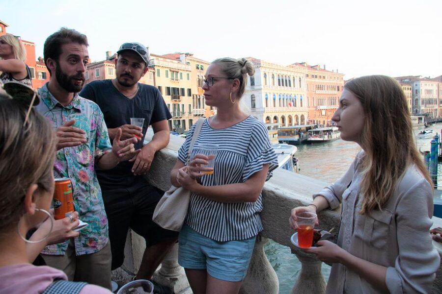 Venice: Local Secrets of Venice Tapas & Wine Walking Tour - Meeting at Enoteca Al Volto, then learning the Venice rhythm on foot